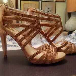 VInce Camuto Signature Brigitte Tan Suede Size 6M